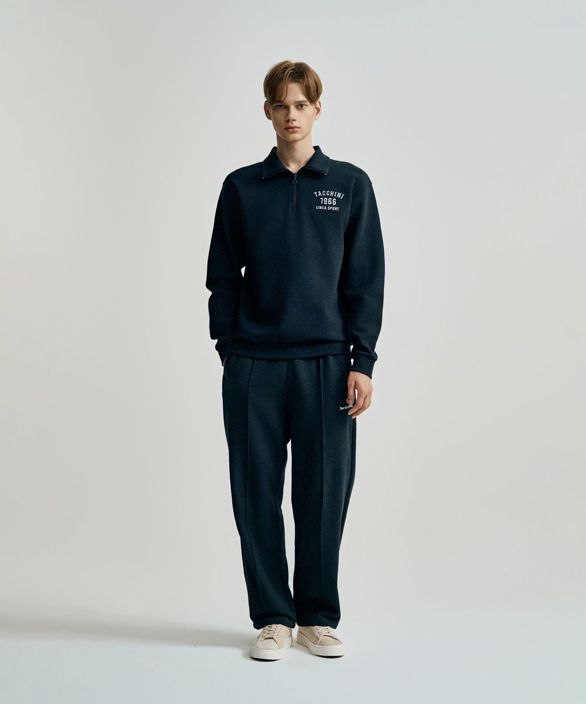 세르지오 타키니(SERGIO TACCHINI) U 쿠쉬라이트 하프집 (Black)