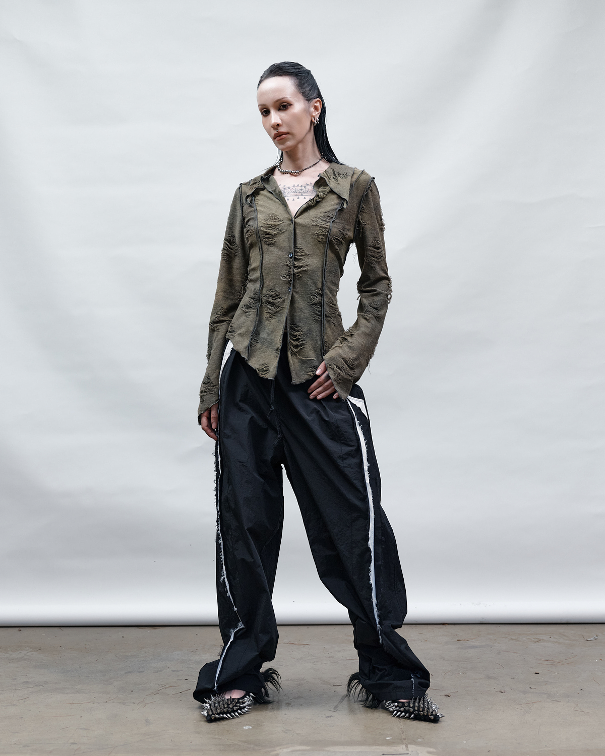 도그마 엑스(DOGMA EHKS) DISTRESSED BLOUSE DIRTY KHAKI