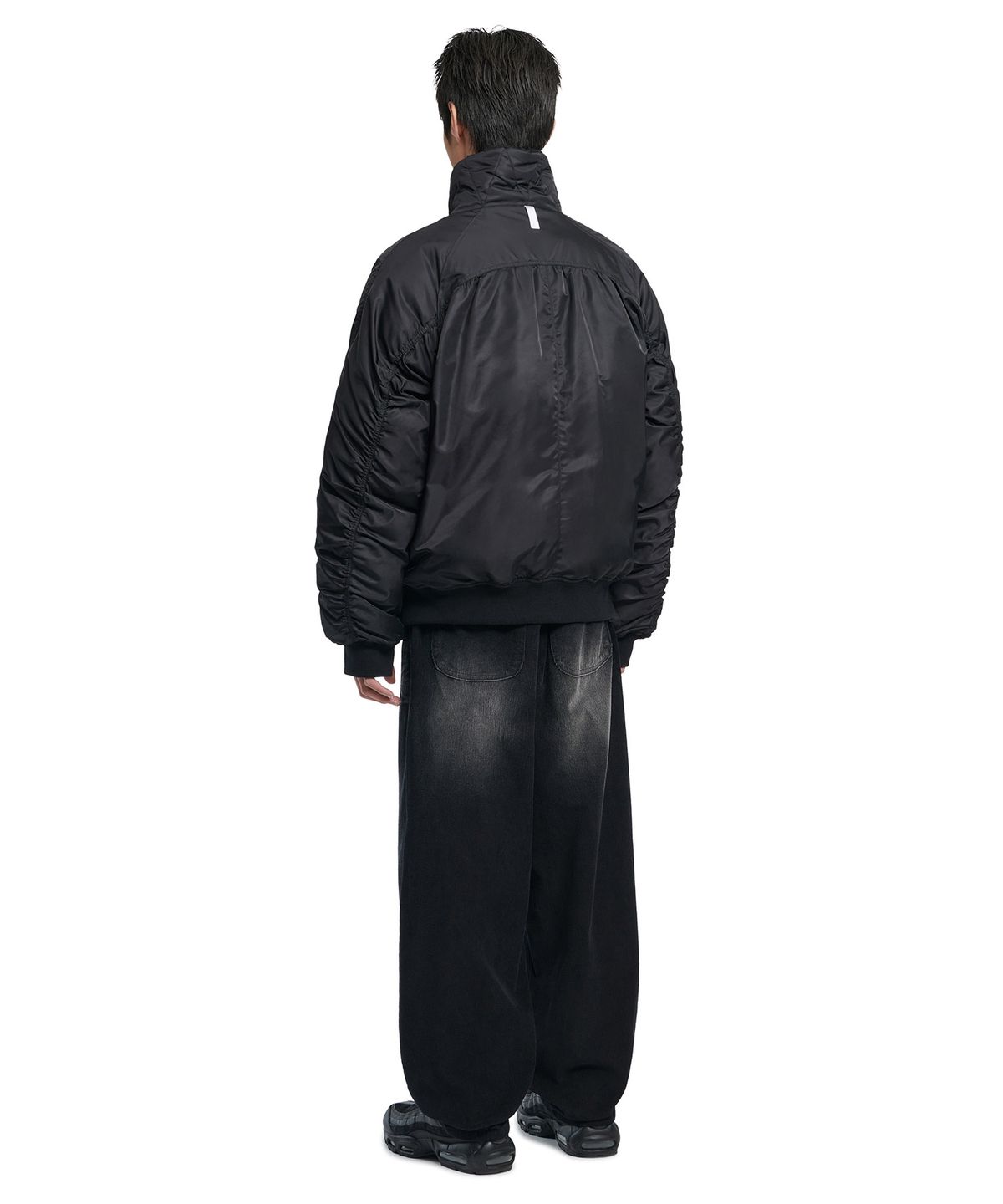 노매뉴얼(NOMANUAL) WAVE CURVED CORDUROY PANTS - BLACK