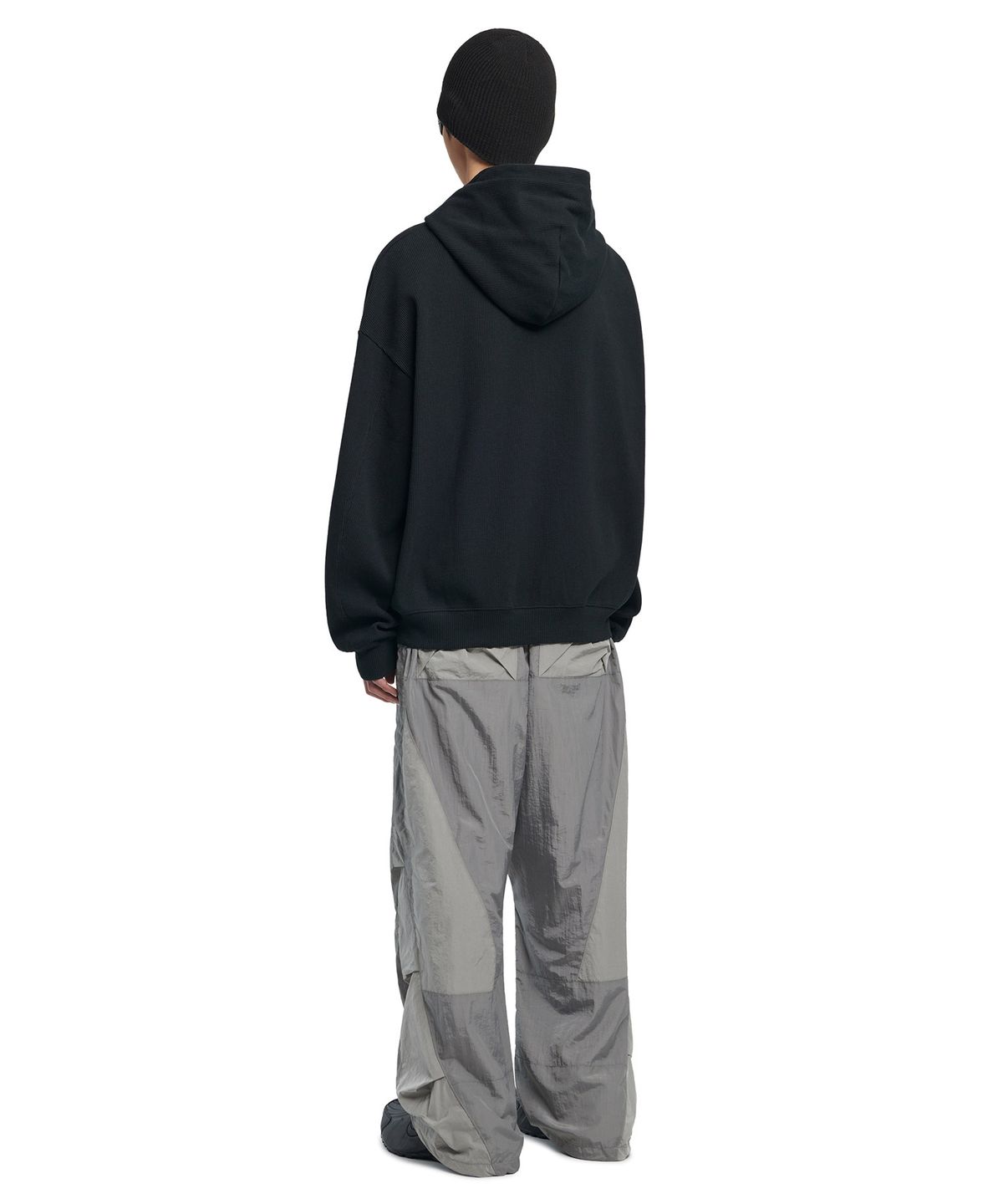 노매뉴얼(NOMANUAL) TUCK-STRUCTURED NYLON PANTS - GRAY
