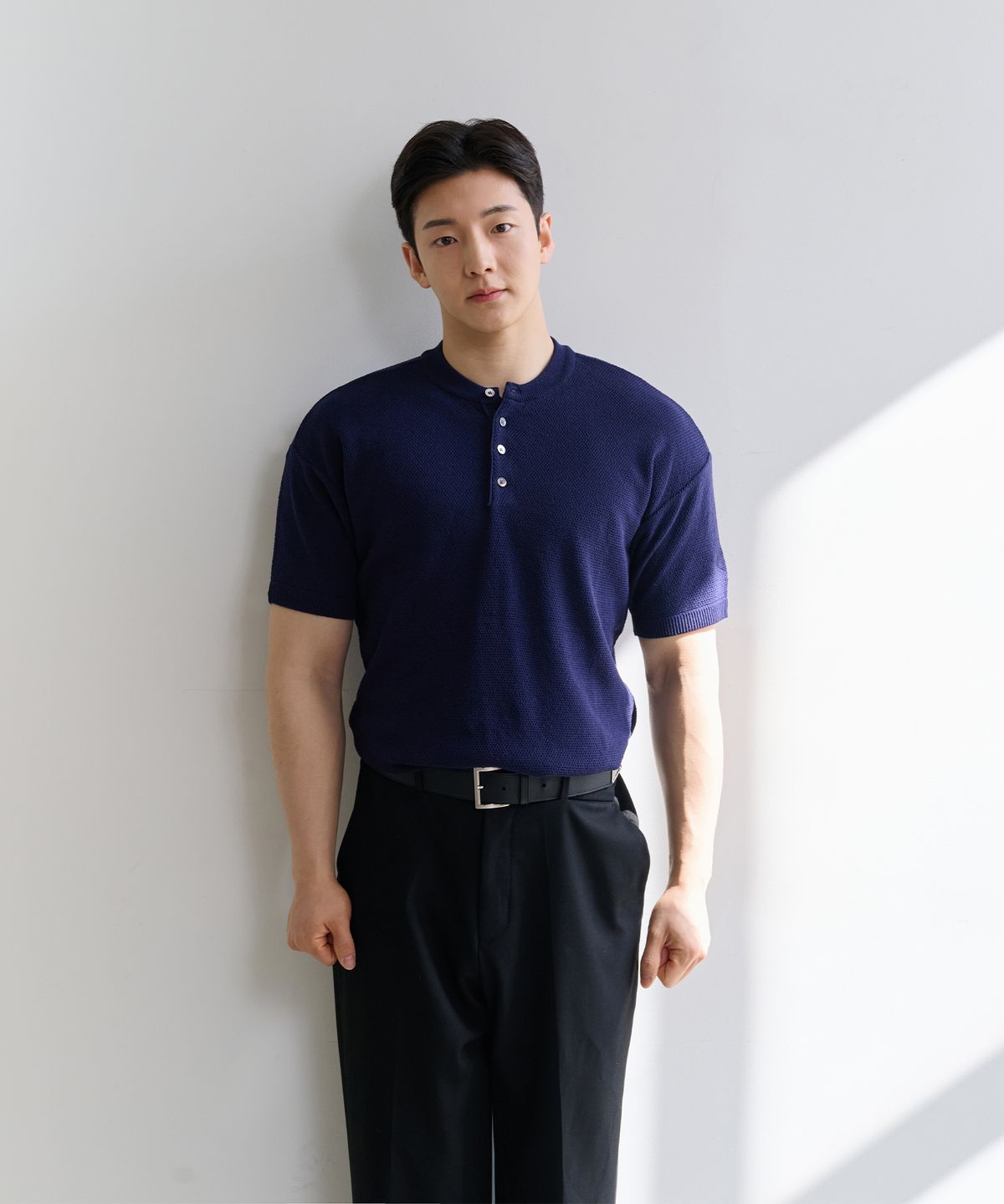 핵쿨남(HECKCOOLNAM) 어깨넓어보이는 머슬핏 헨리넥 카라 니트 남자 머슬핏 반팔 티셔츠