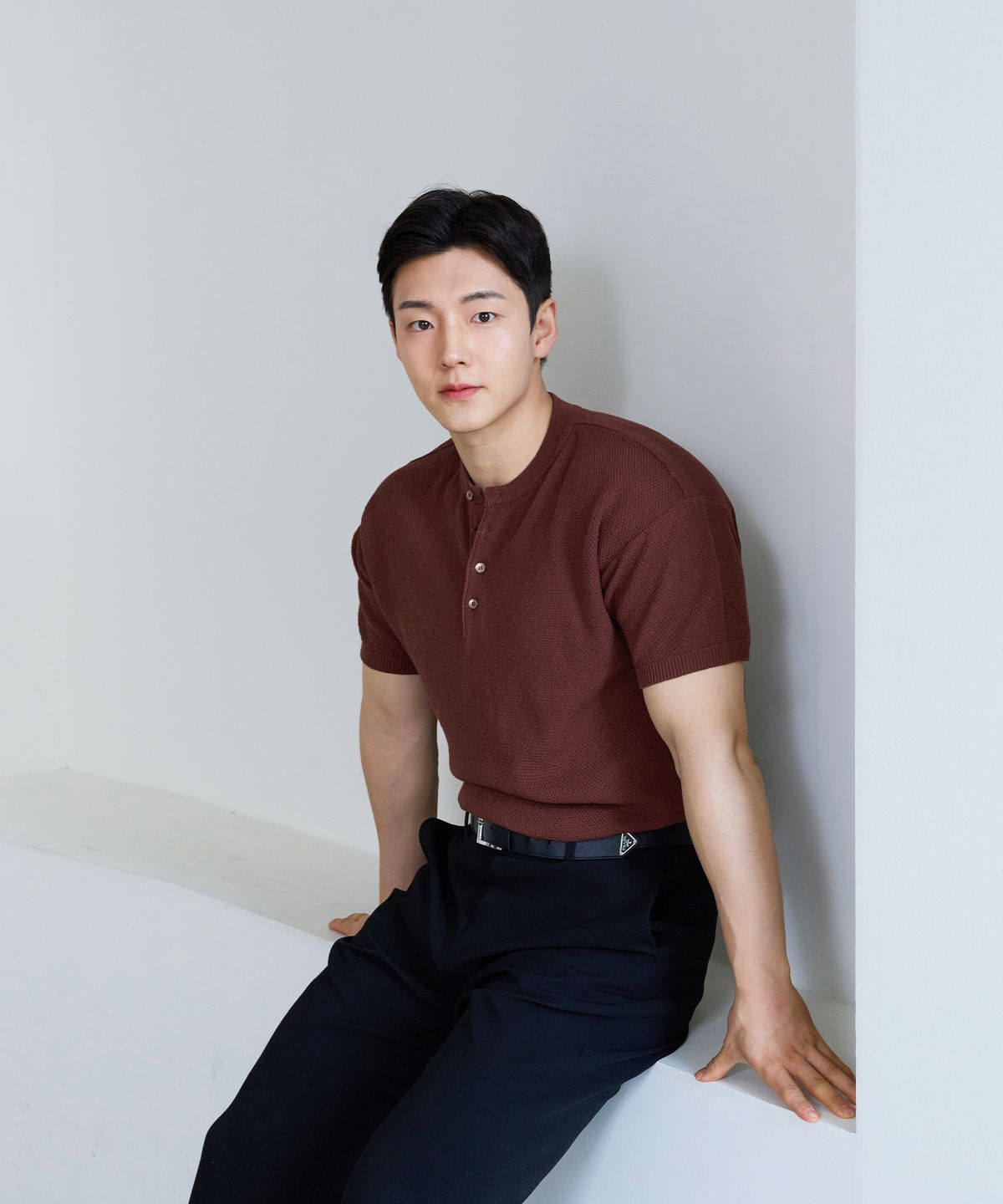 핵쿨남(HECKCOOLNAM) 어깨넓어보이는 머슬핏 헨리넥 카라 니트 남자 머슬핏 반팔 티셔츠