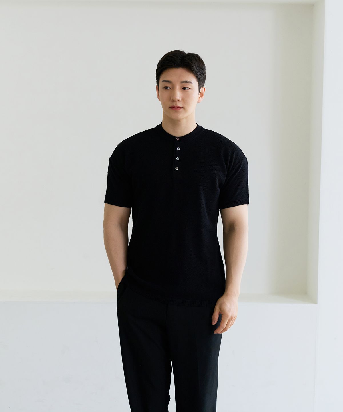 핵쿨남(HECKCOOLNAM) 어깨넓어보이는 머슬핏 헨리넥 카라 니트 남자 머슬핏 반팔 티셔츠