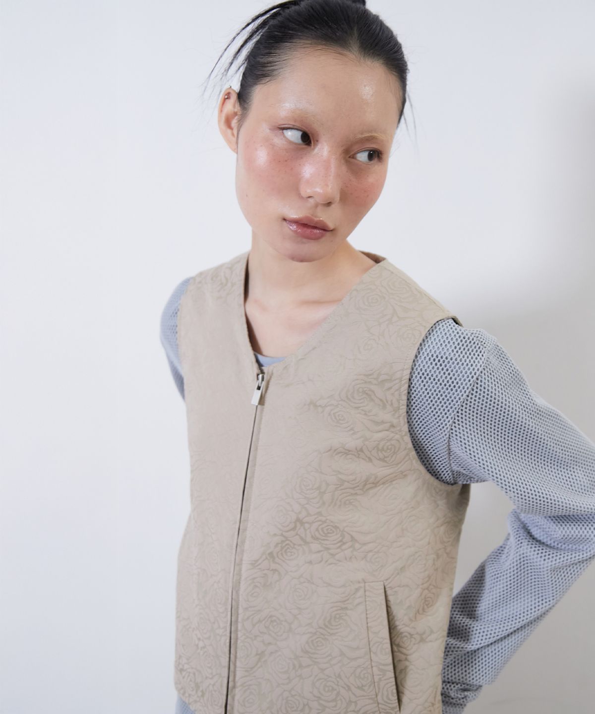 떼마(THEMA) flower jacquard belted vest_woman (beige)