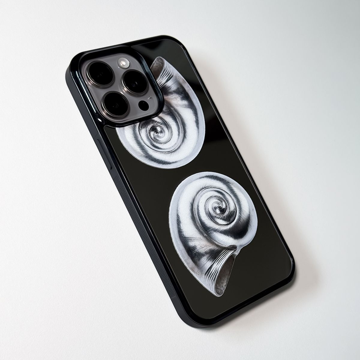 메모리즈바운더리(MEMORIESBOUNDARY) NTA Silverborn Concha Bumper Mirror Phone Case (MagSafe)