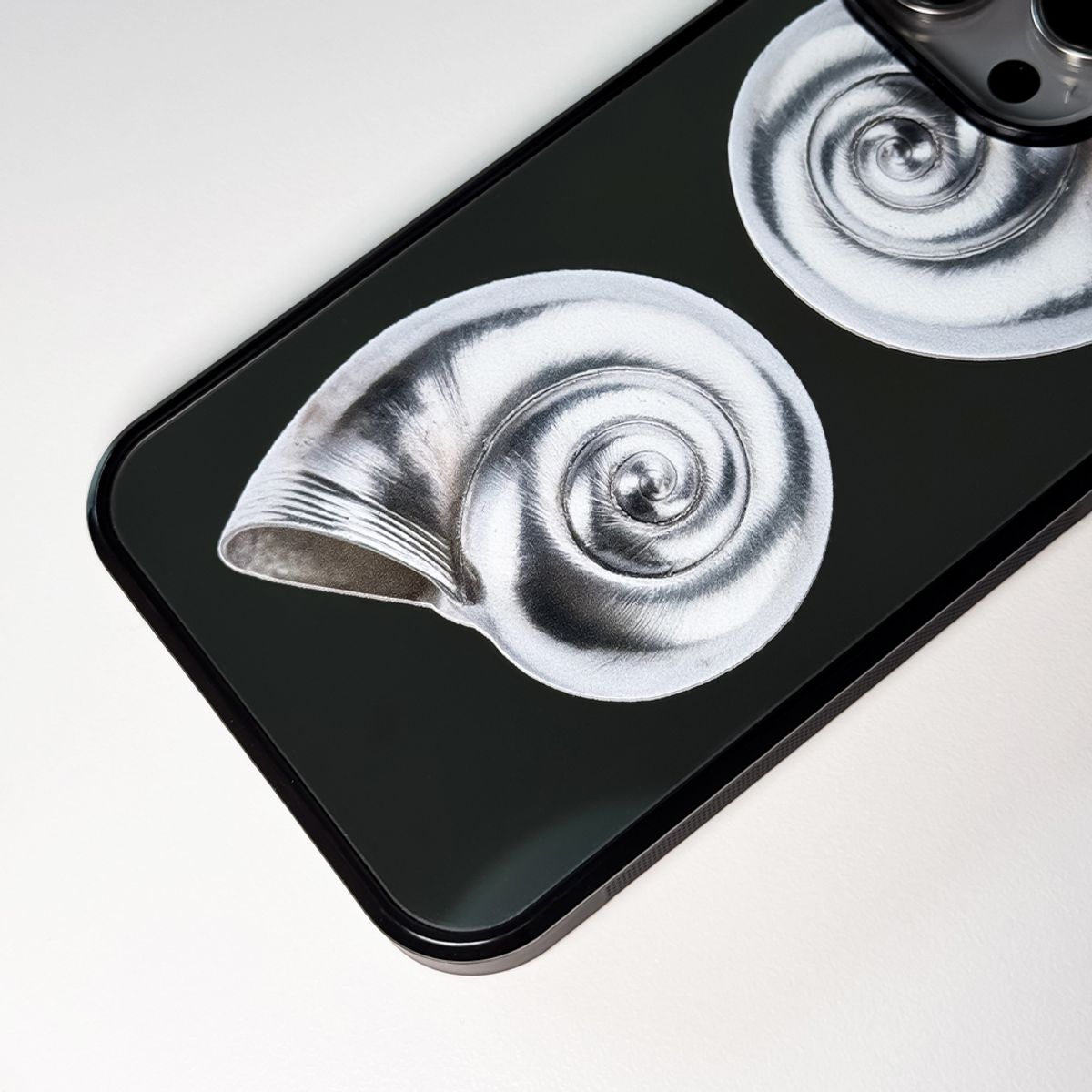 메모리즈바운더리(MEMORIESBOUNDARY) NTA Silverborn Concha Bumper Mirror Phone Case (MagSafe)