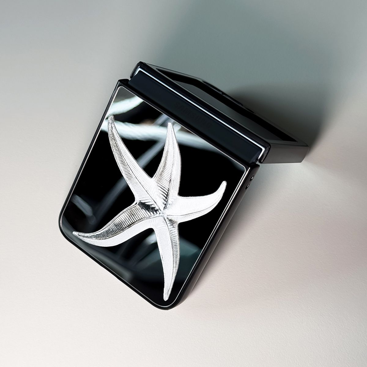 메모리즈바운더리(MEMORIESBOUNDARY) NTA Silverborn Stellaris Bumper Mirror Phone Case (Z Flip)