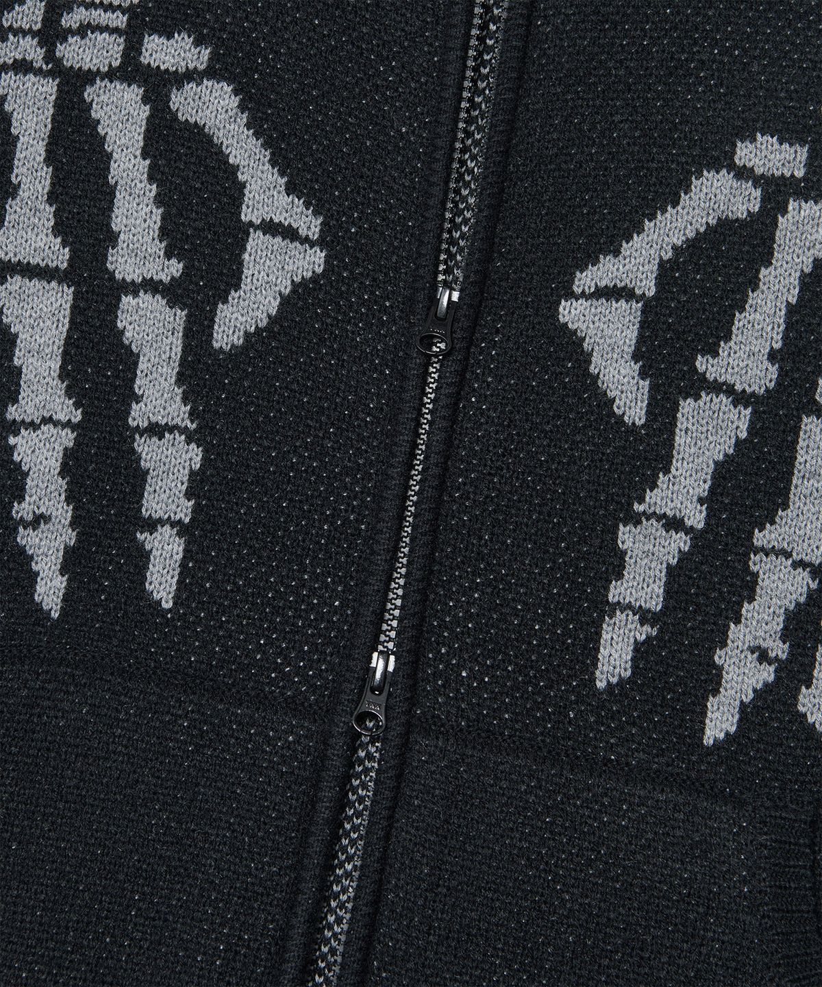 노매뉴얼(NOMANUAL) NM SKULL HAND COWICHAN HOODED ZIP-UP - BLACK
