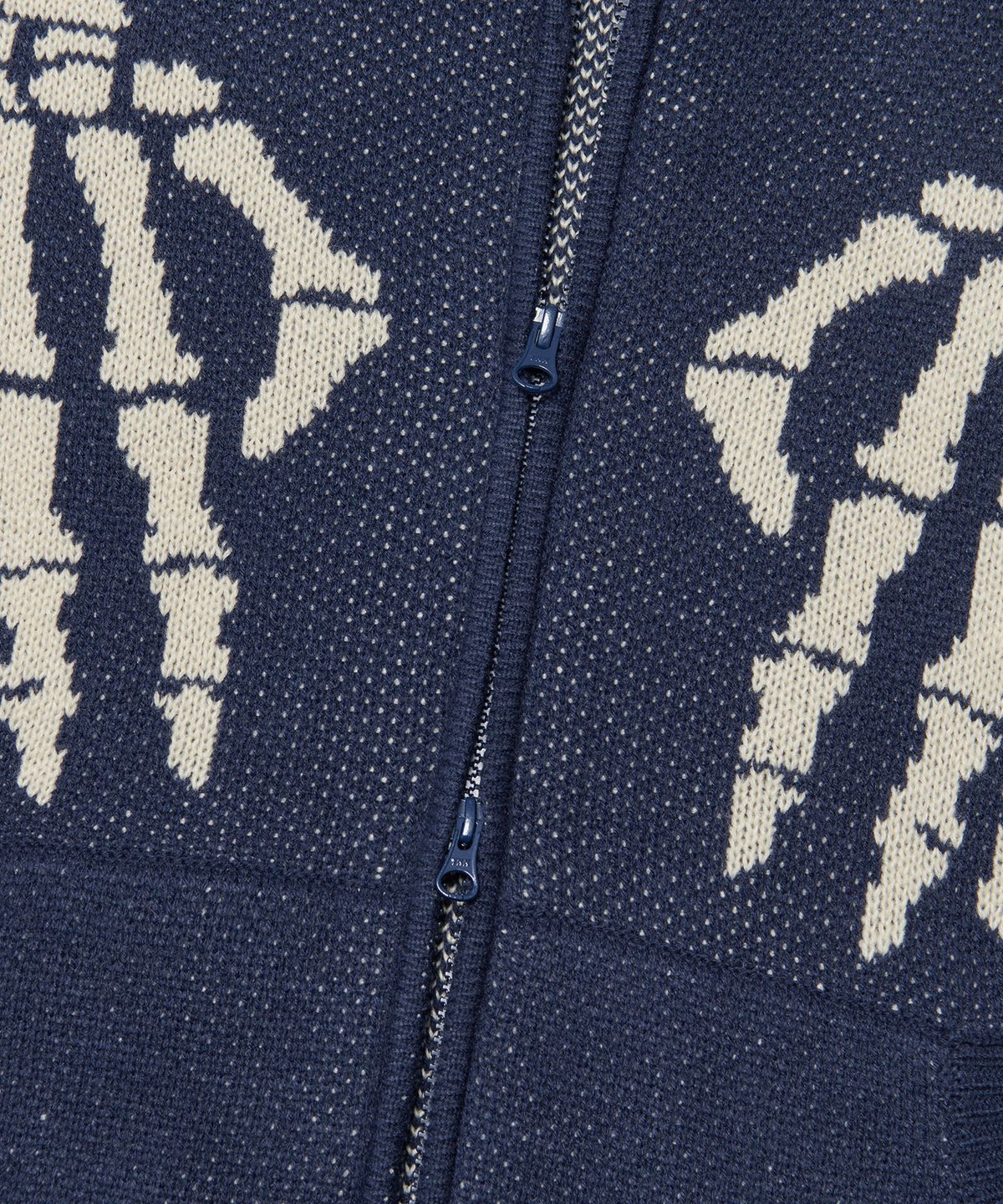 노매뉴얼(NOMANUAL) NM SKULL HAND COWICHAN HOODED ZIP-UP - NAVY