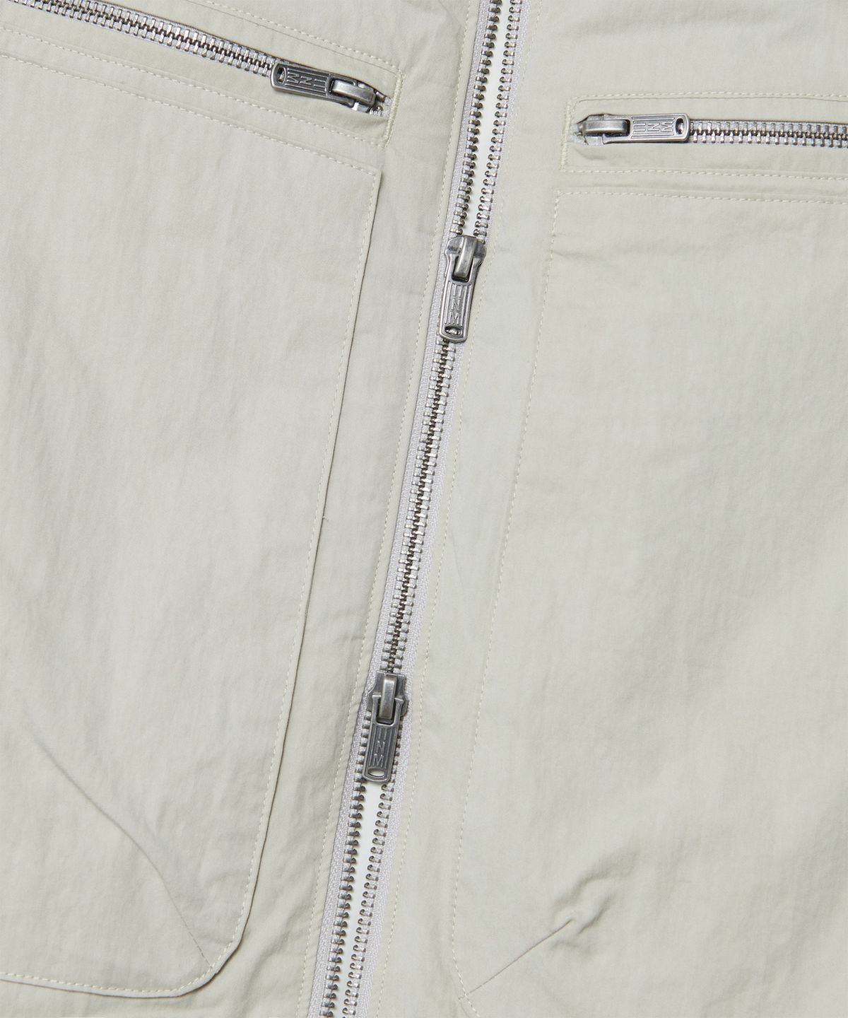 노매뉴얼(NOMANUAL) DETACHABLE HOODED VEST - SAND GRAY