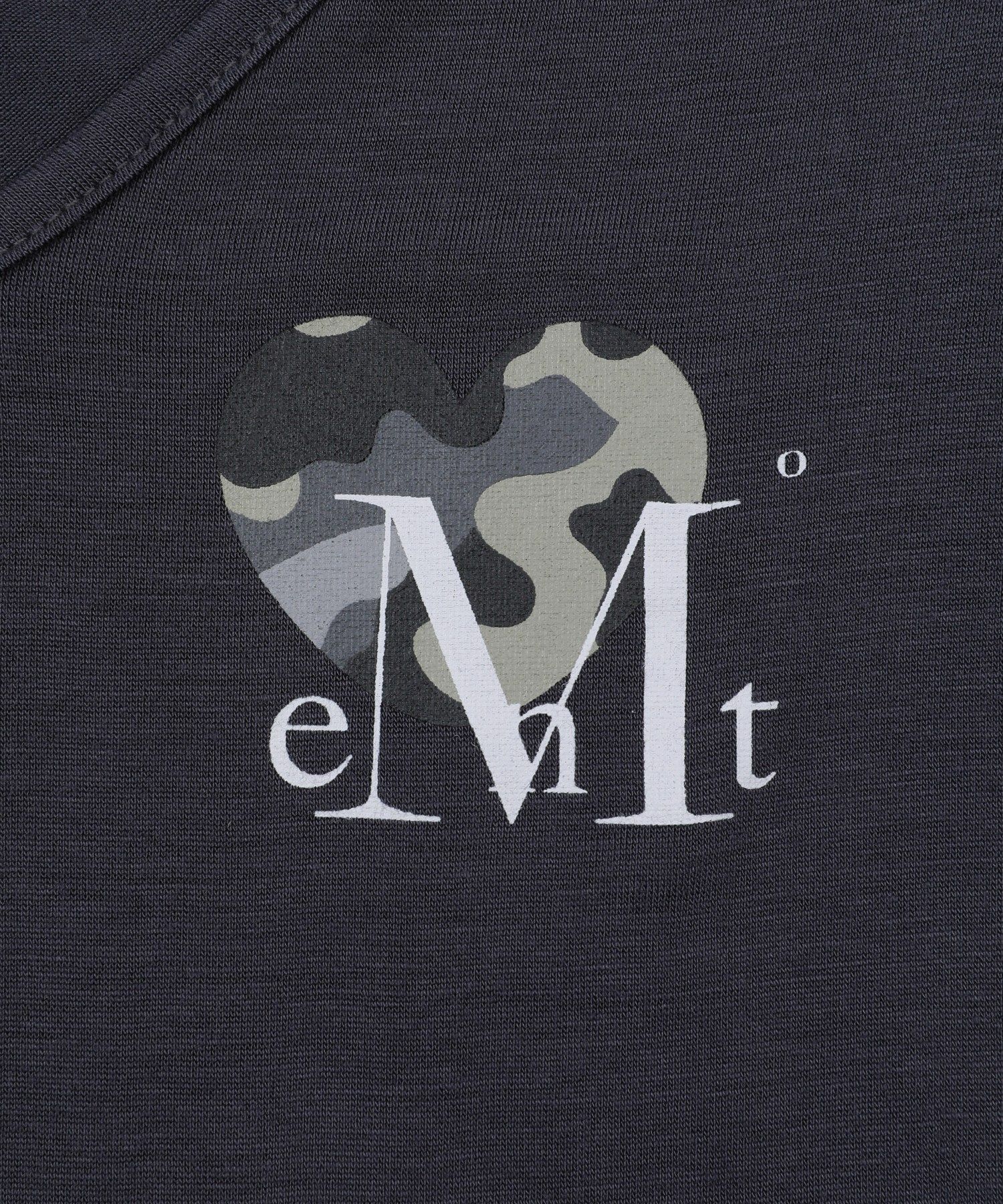 ★ MUCENT★ Heart camo T-shirt ハート カモ 半袖Tシャツ MUSINSA | MUCENT Vein Heart Camo V-Neck Short Sleeve Tee (3