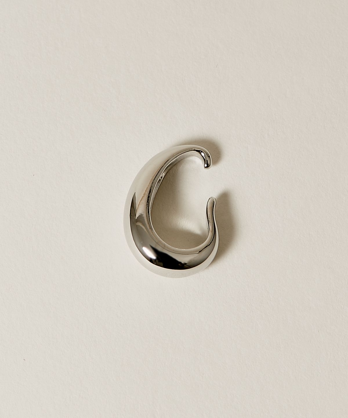 노비스도쿄(NOVICE TOKYO) 미니 드롭 행 이어커프 Mini Drop Hang Ear Cuff silver