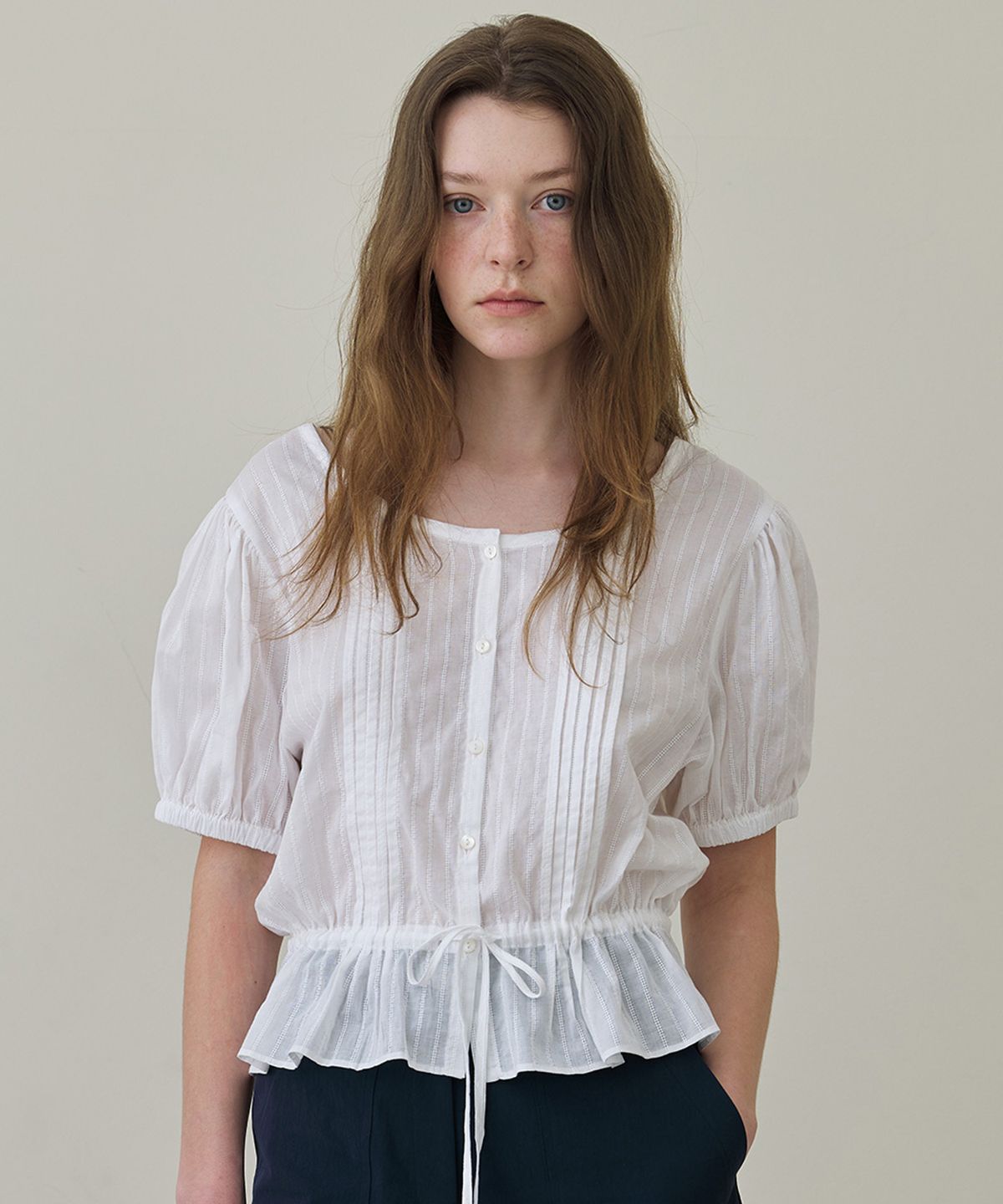 벗튼(BUT'TON) [10차]Doby Pleats Blouse (Ivory)