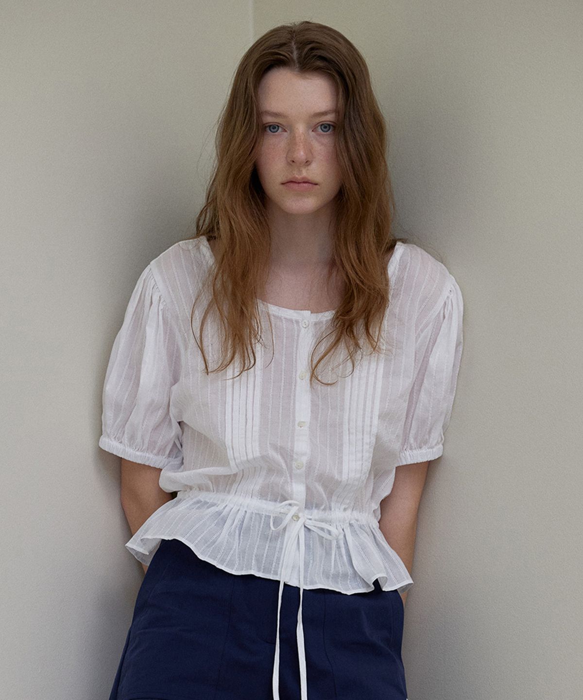 벗튼(BUT'TON) [10차]Doby Pleats Blouse (Ivory)