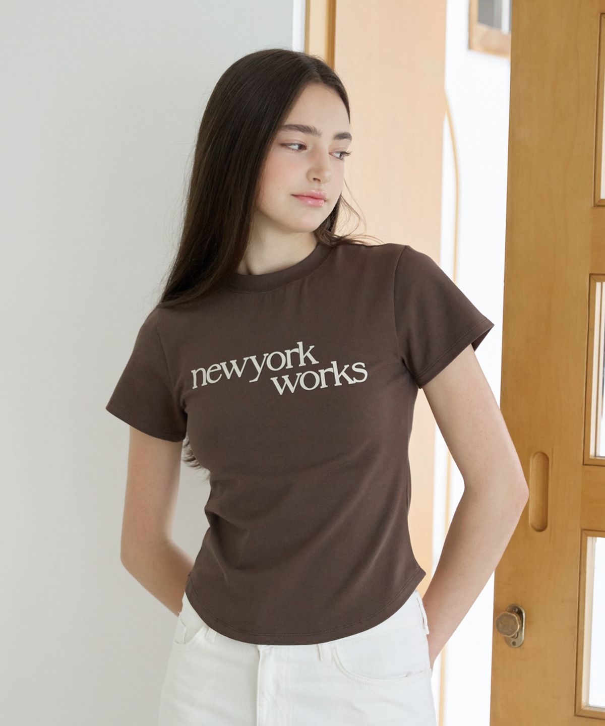 뉴욕웍스(NEWYORKWORKS) 프린팅 우먼핏 티셔츠_ 브라운