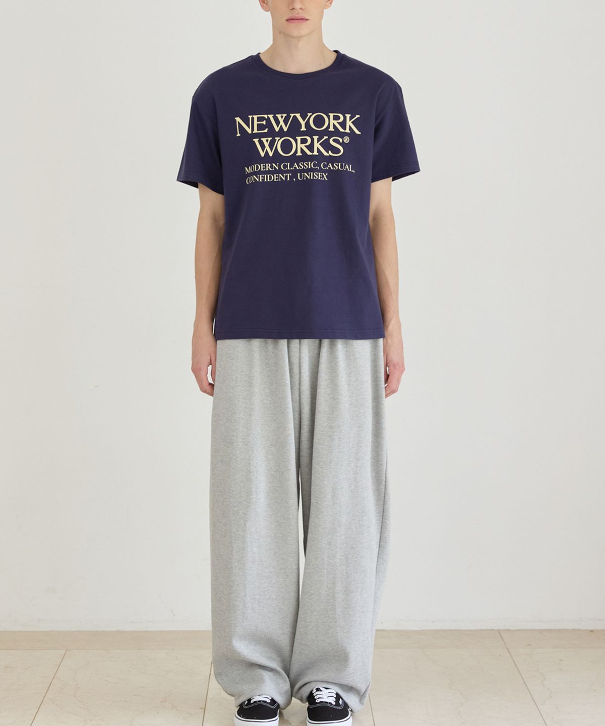 뉴욕웍스(NEWYORKWORKS) 유니섹스 백 포인트 조거 트레이닝 팬츠_ 그레이
