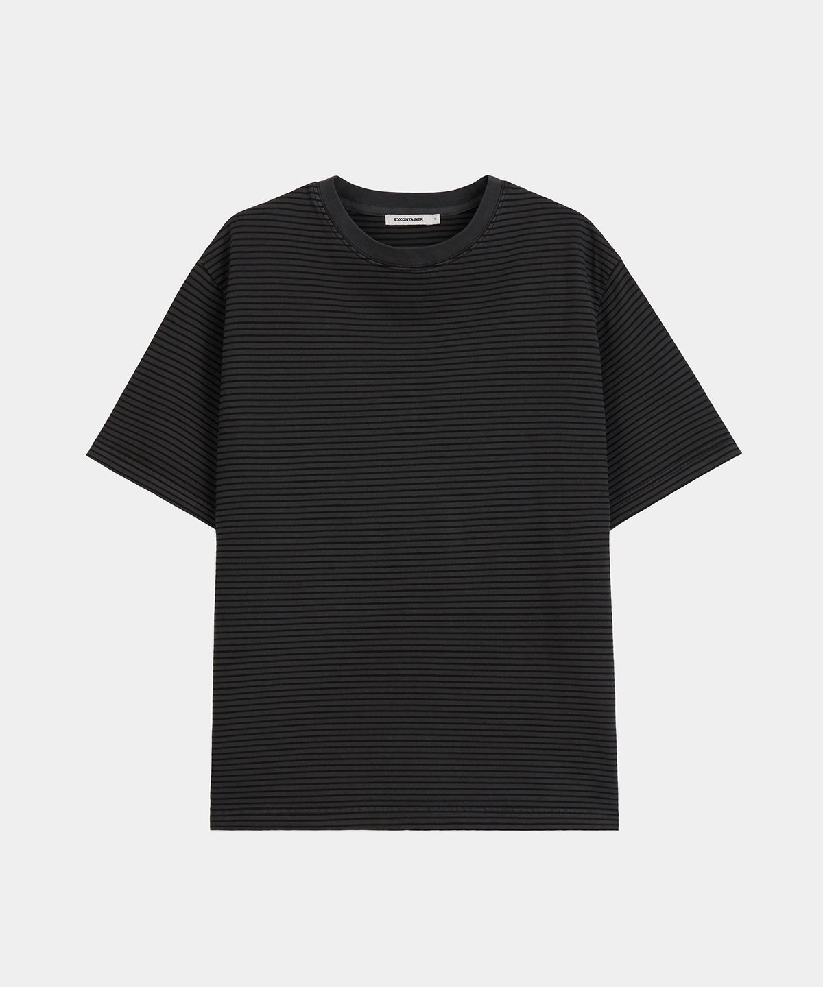 엑스컨테이너(EXCONTAINER) 피그먼트 다이드 스트라이프 하프 티셔츠 (CHACOAL)