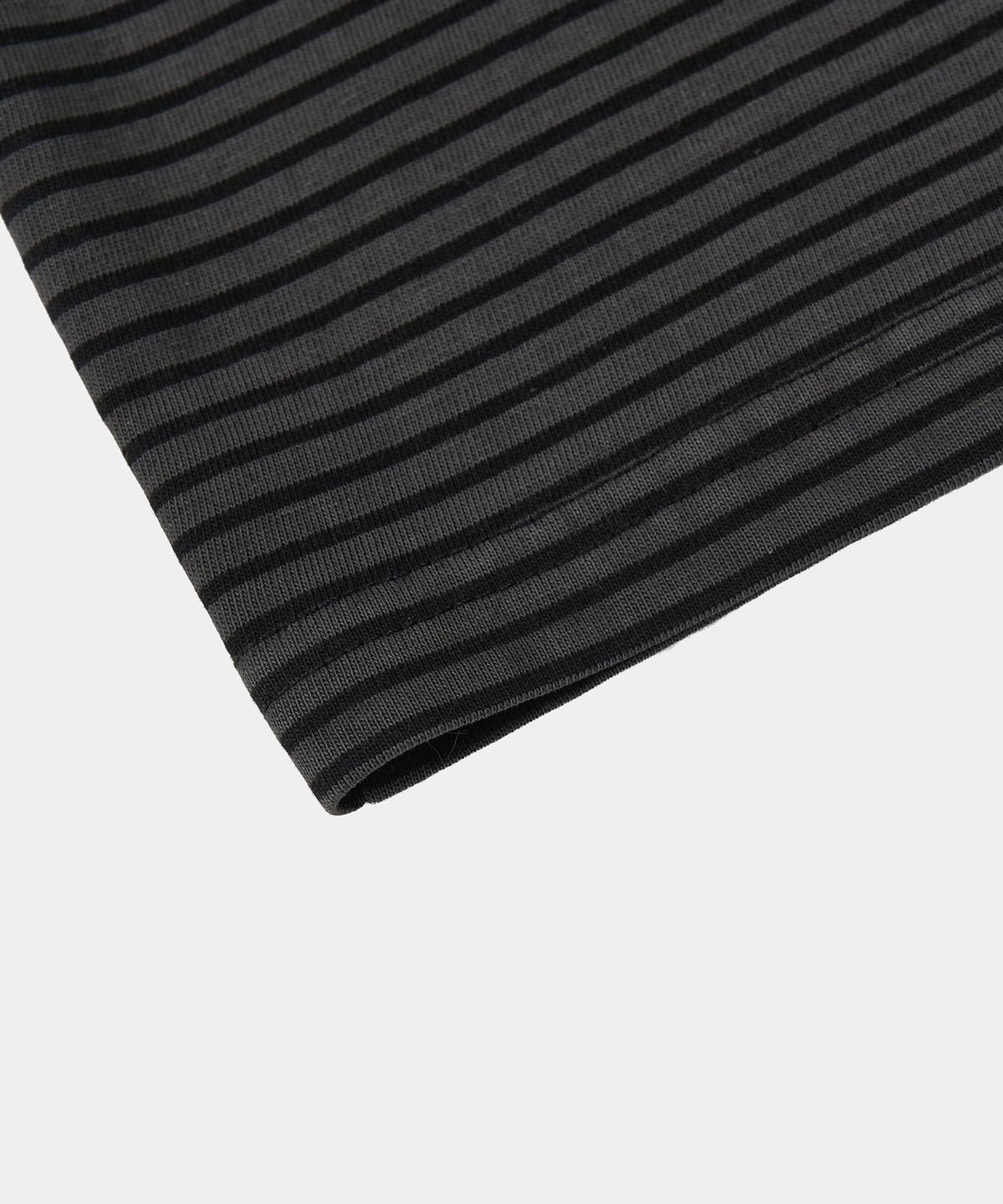 엑스컨테이너(EXCONTAINER) 피그먼트 다이드 스트라이프 하프 티셔츠 (CHACOAL)