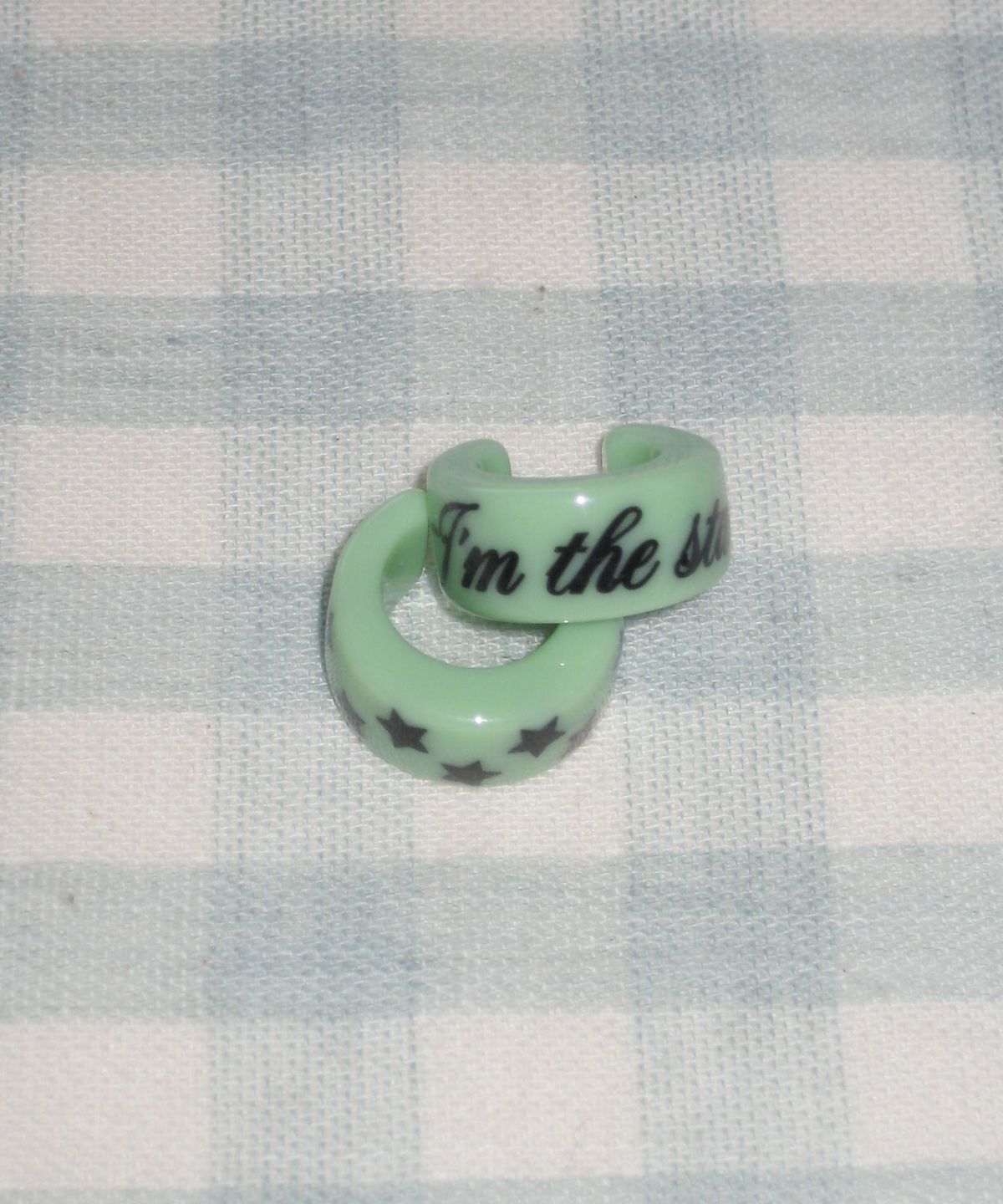 잇더즌매터(IT DOESN'T MATTER) [Formica] Letter earcuff (Green)