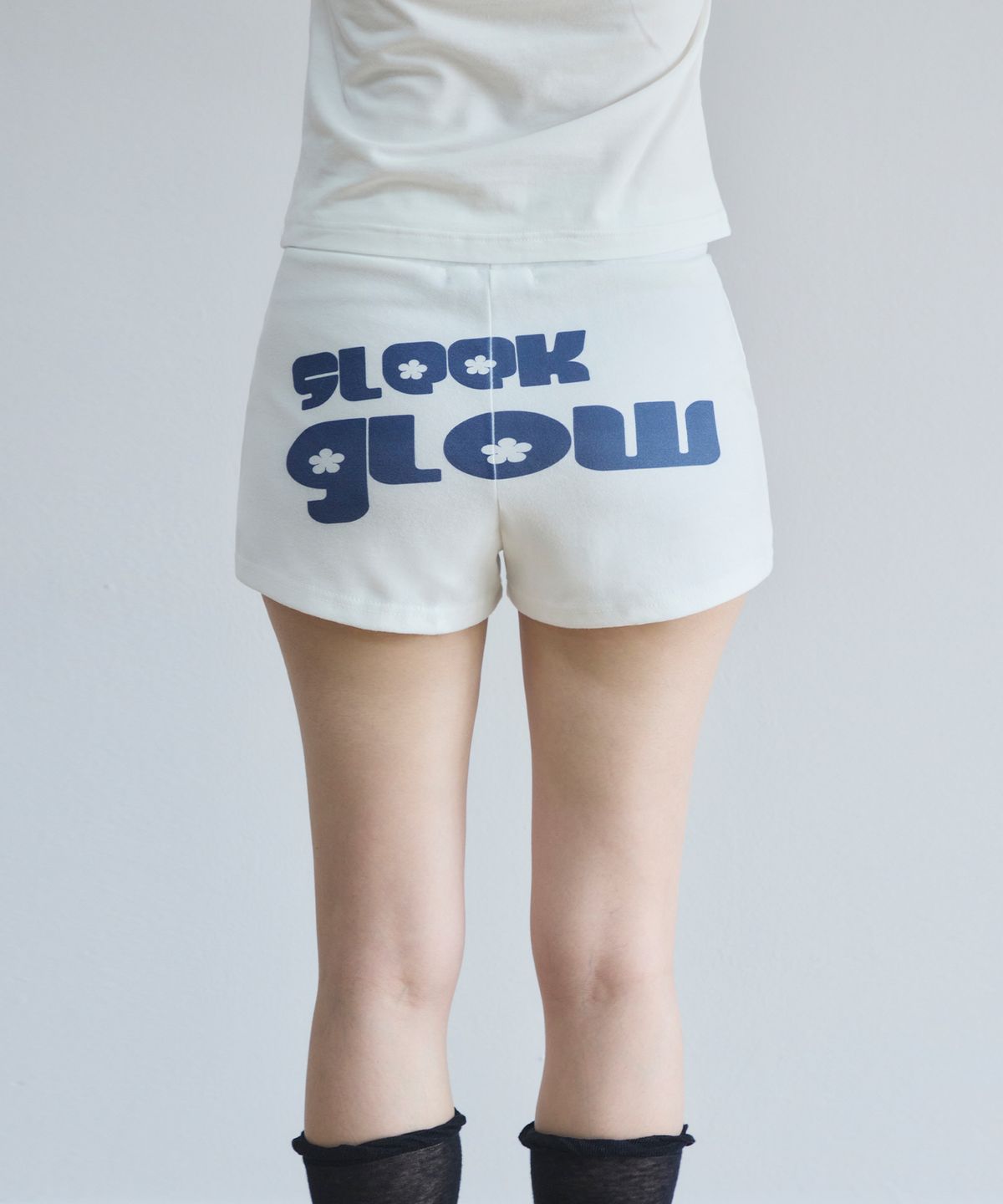 슬릭글로우(SLEEKGLOW) 로고 도트 숏 팬츠[아이보리]