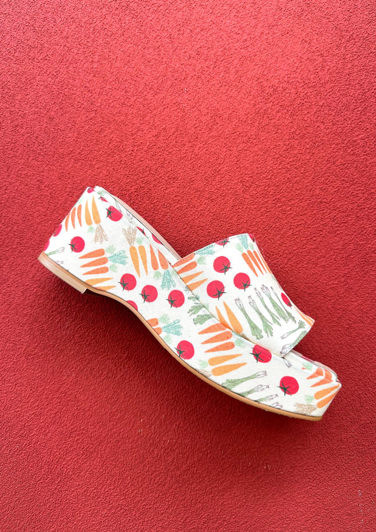 인더발코니(IN THE BALCONY) 블러썸 버즈 베지터블 팜 플랫폼 샌들 슬리퍼 5.5cm