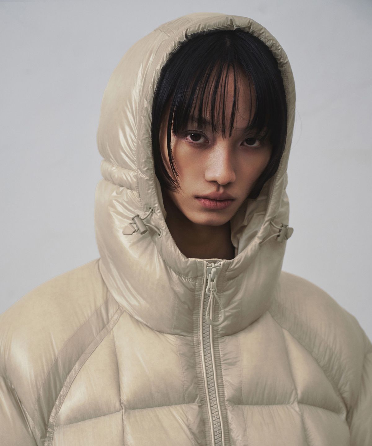 무신사 스탠다드 우먼(MUSINSA STANDARD WOMAN) [시티 레저] 우먼즈 시어 립스탑 후디드 다운 숏 패딩 재킷 [라이트 베이지]