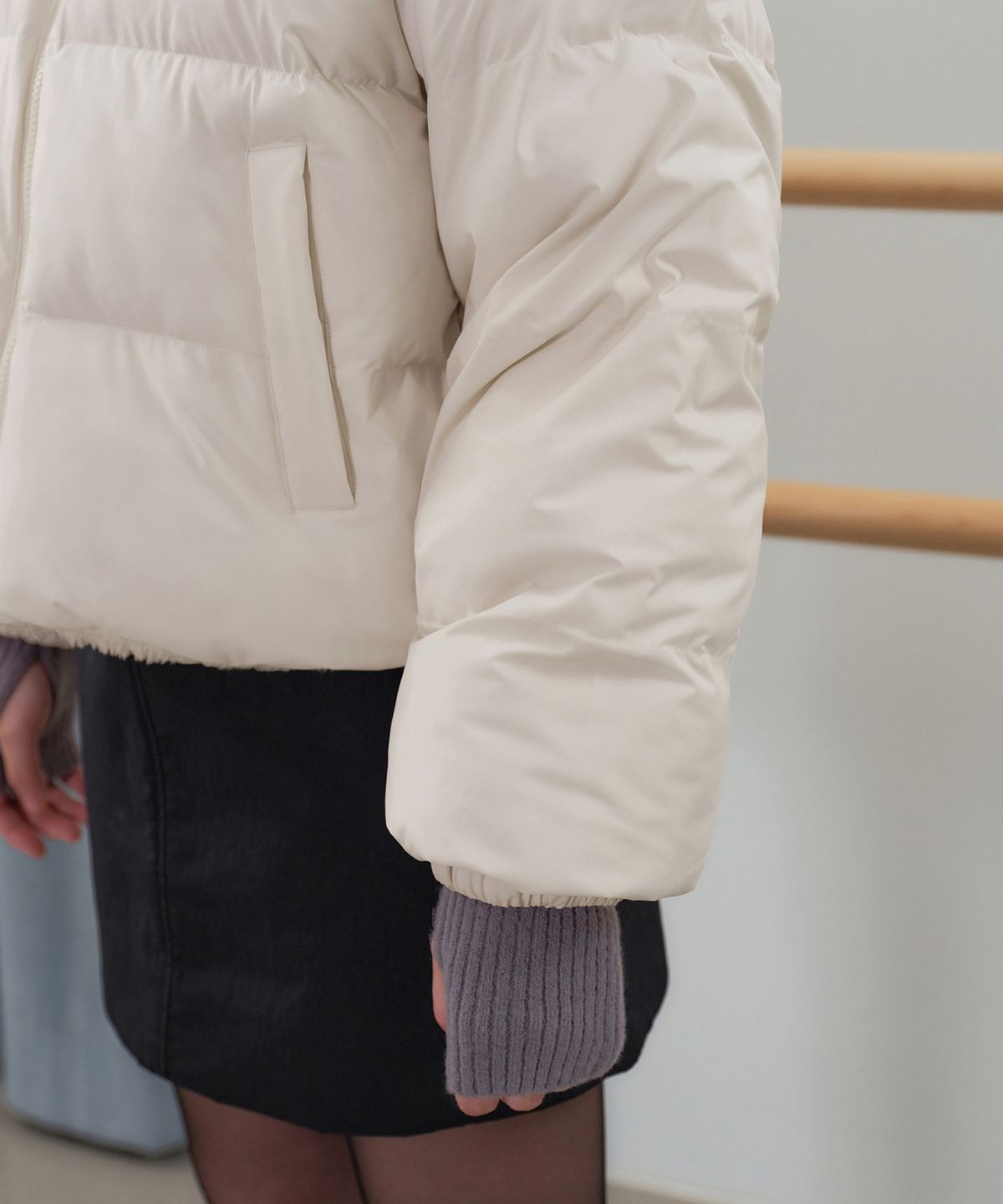 무신사 스탠다드 우먼(MUSINSA STANDARD WOMAN) 우먼즈 데일리 푸퍼 리버서블 플리스 후디드 숏 패딩 재킷 [크림/크림]