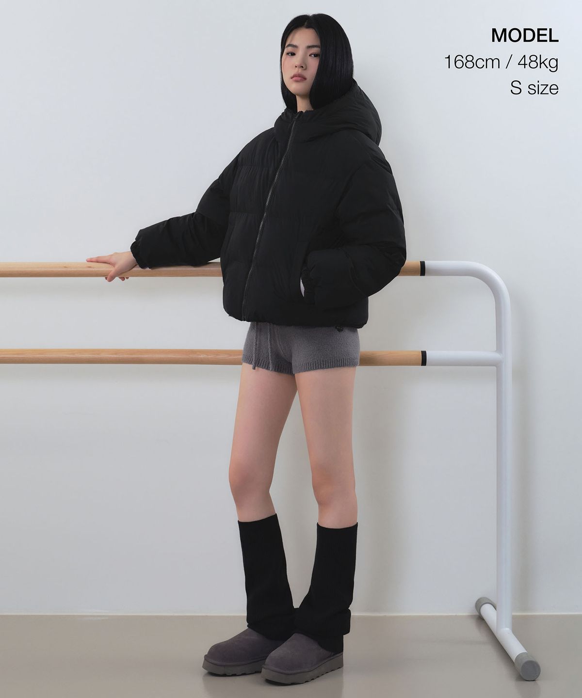 무신사 스탠다드 우먼(MUSINSA STANDARD WOMAN) 우먼즈 데일리 푸퍼 리버서블 플리스 후디드 숏 패딩 재킷 [블랙/블랙]