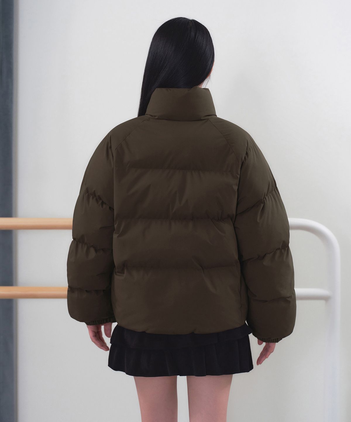무신사 스탠다드 우먼(MUSINSA STANDARD WOMAN) 우먼즈 데일리 푸퍼 래글런 숏 패딩 재킷 [다크 브라운]