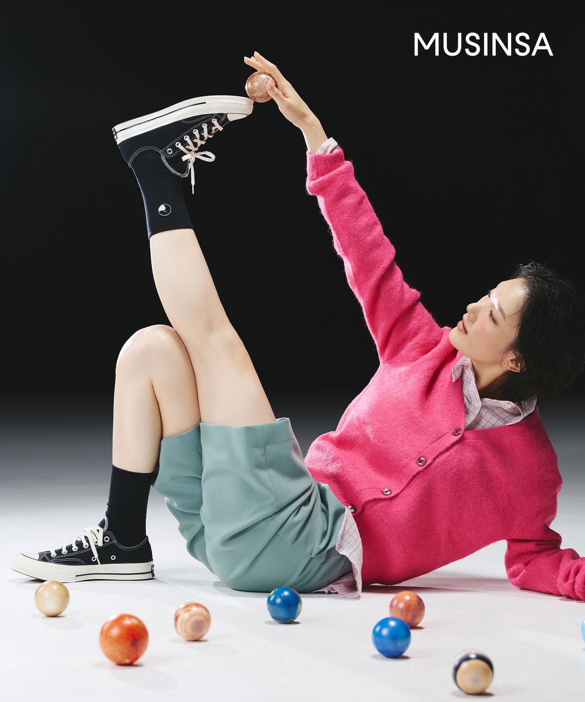 스튜디오 싹스탑(STUDIO SOCKSTOP) 싹스탑X헤일메리 명왕성 자수양말 화이트