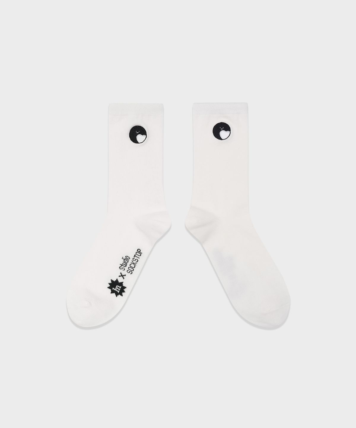 스튜디오 싹스탑(STUDIO SOCKSTOP) 싹스탑X헤일메리 명왕성 자수양말 블랙