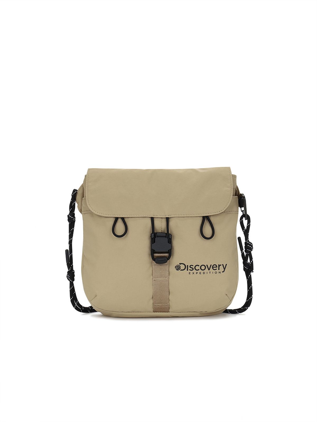 디스커버리 익스페디션(DISCOVERY EXPEDITION) 리프트 로프스트랩 플랩 크로스백 (CAMEL)