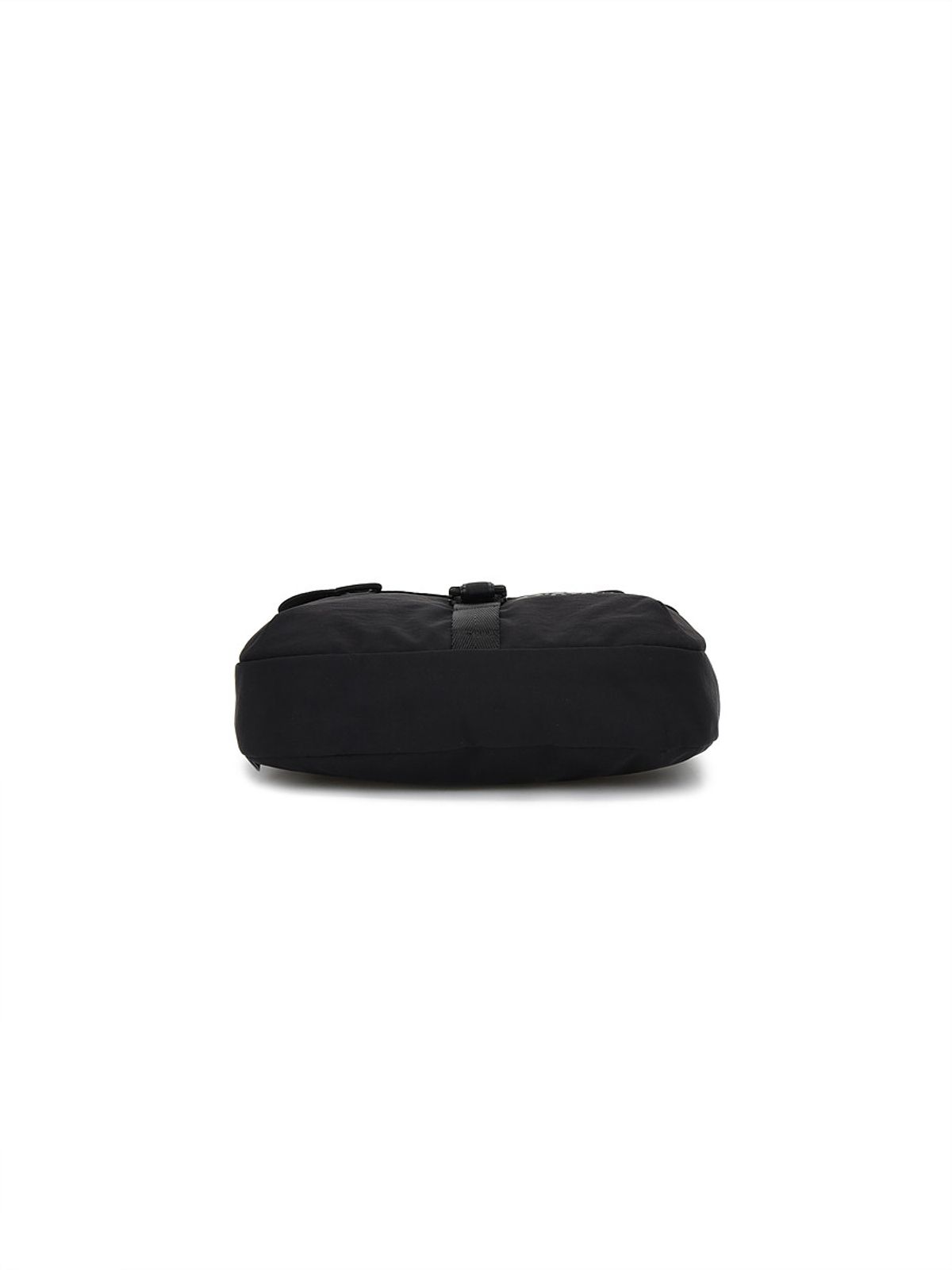 디스커버리 익스페디션(DISCOVERY EXPEDITION) 리프트 로프스트랩 플랩 크로스백 (BLACK)
