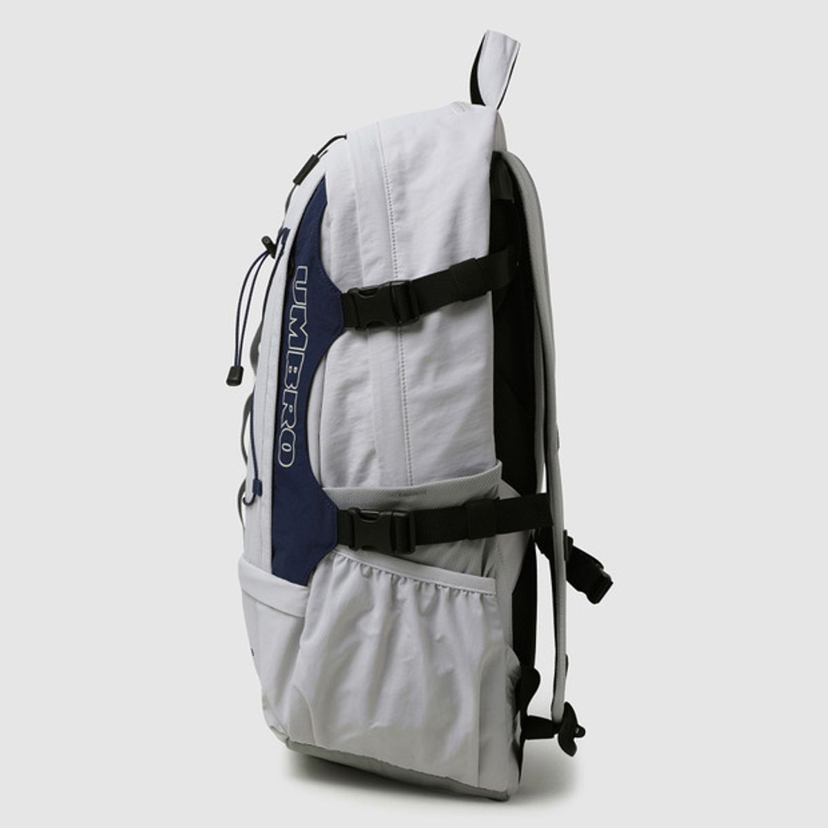엄브로(UMBRO) 슬랜트 백팩 라이트 그레이(UQ323CBP93)