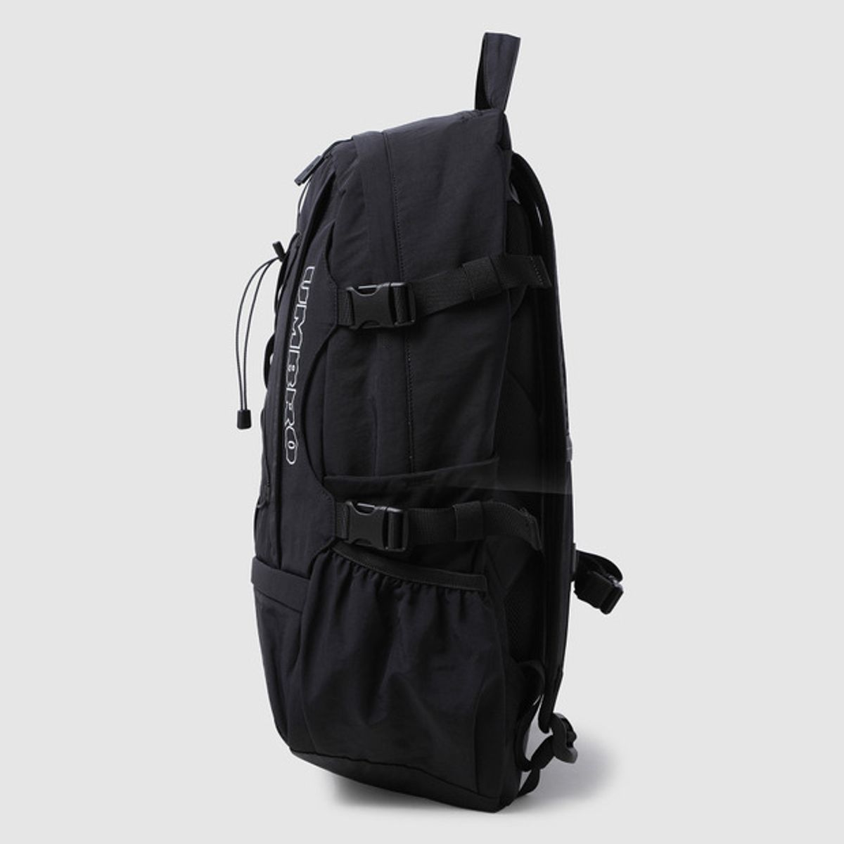 엄브로(UMBRO) 슬랜트 백팩 블랙(UQ323CBP93)