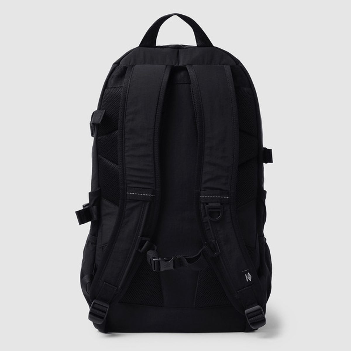 엄브로(UMBRO) 슬랜트 백팩 블랙(UQ323CBP93)