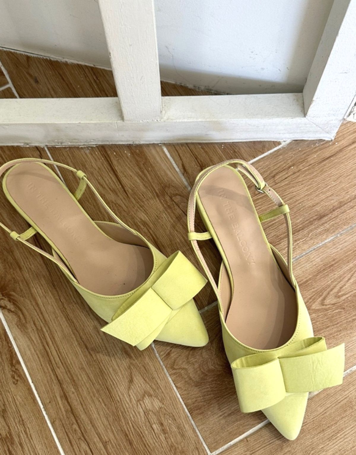 인더발코니(IN THE BALCONY) 플루리스 유니크 더블리본 슬링백 플랫 단화 2cm