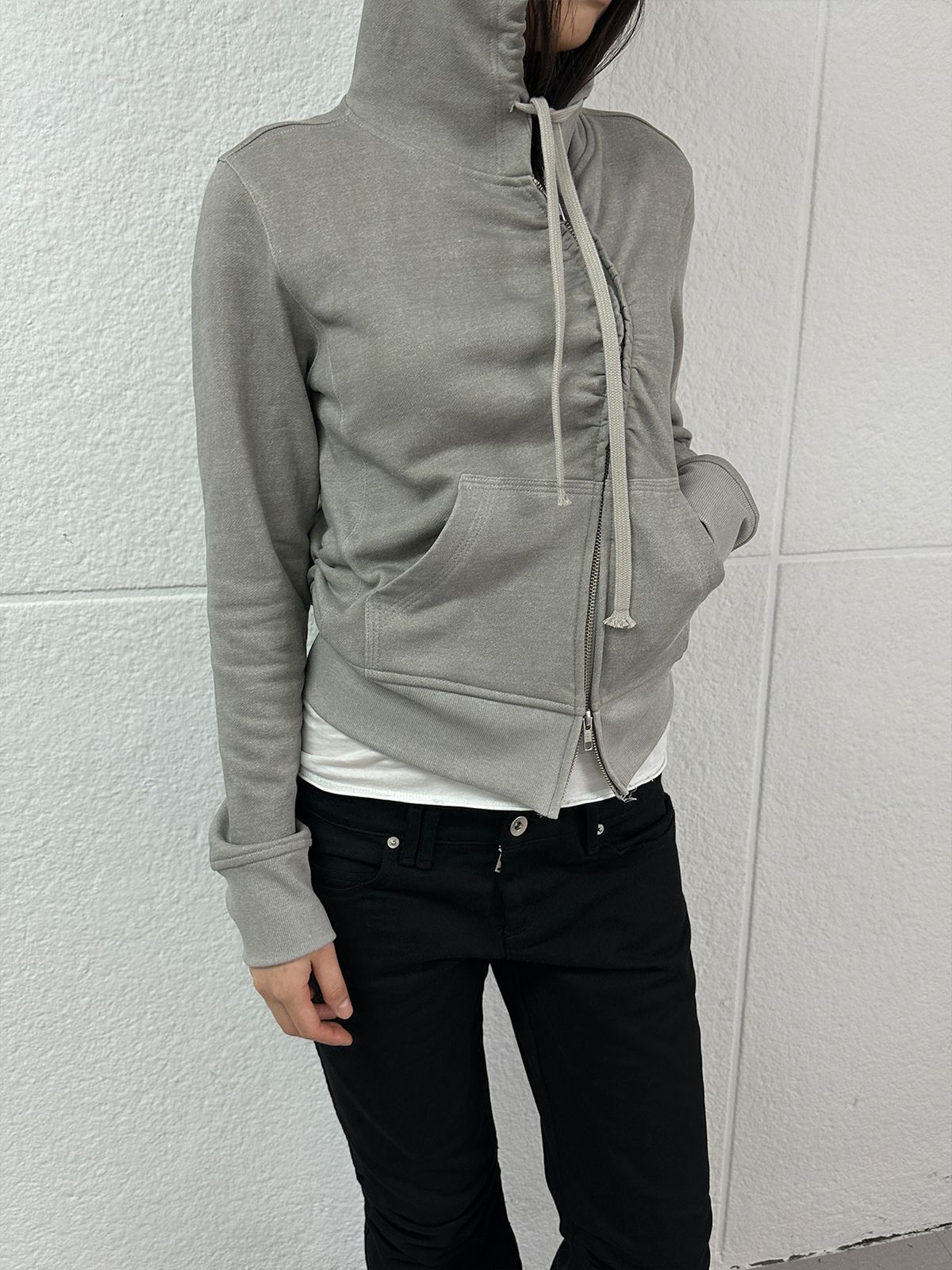 리게(RIGHE) UNBALANCE HOODED ZIP-UP GREY