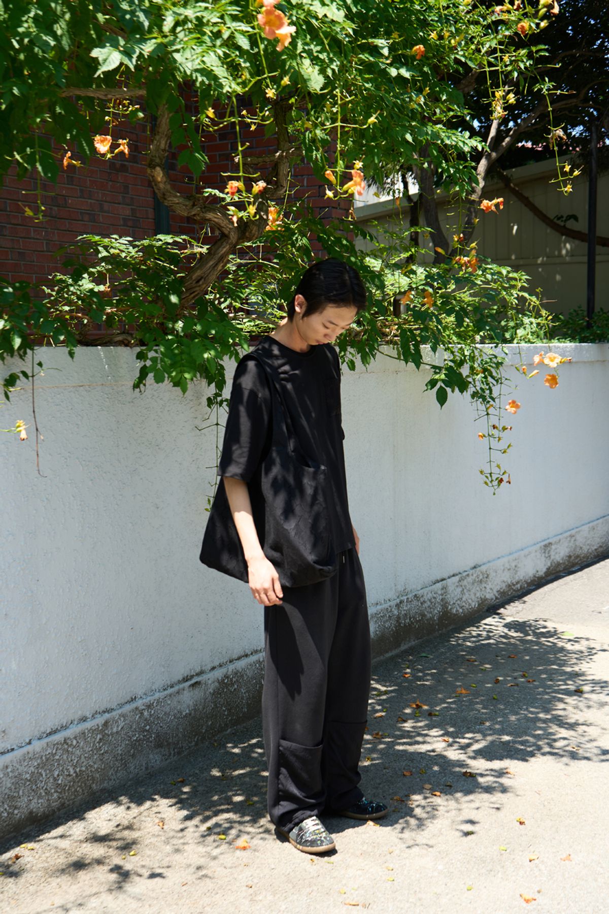 유수도시(YUSOODOSI) 플라워 자카드 리버서블 숄더백(BLACK)