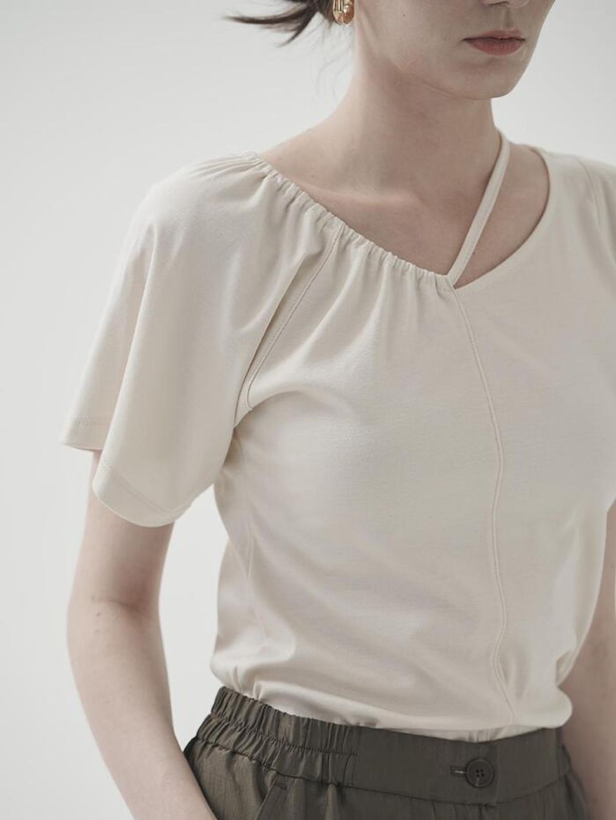 레이허(RAYHER) Unbalaced Strap T-shirts [L/BEIGE]