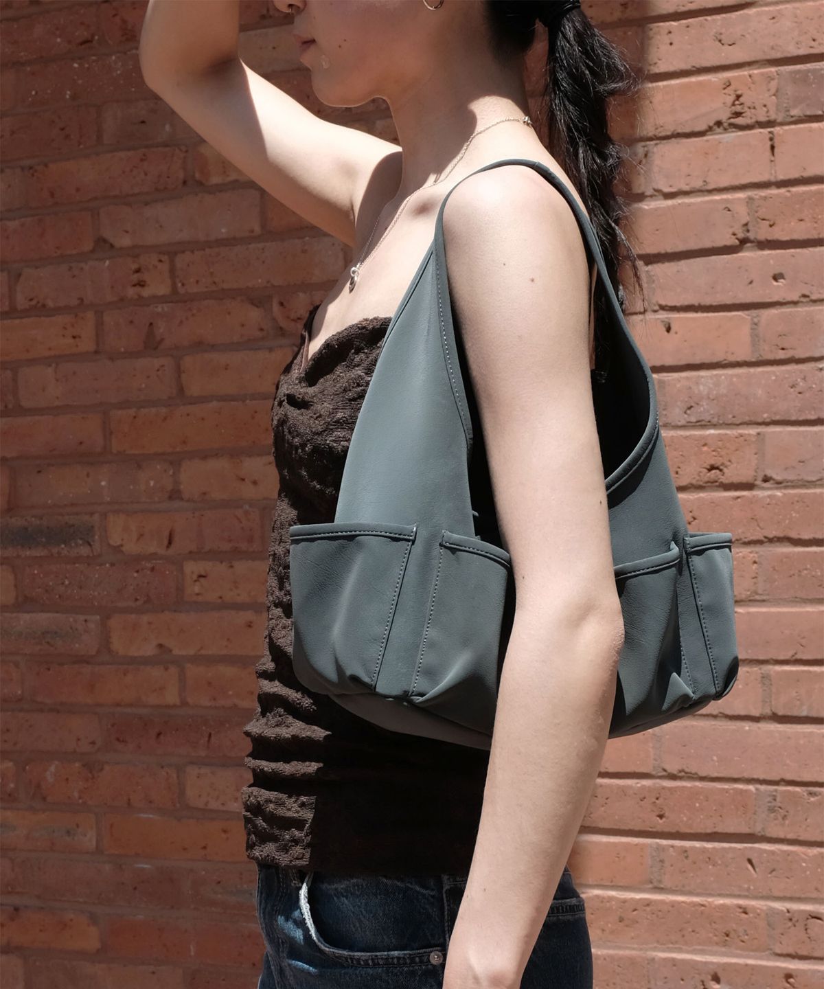오브히(OVHEE) 포니 숄더백 Poni Shoulder Bag_Greyish Blue