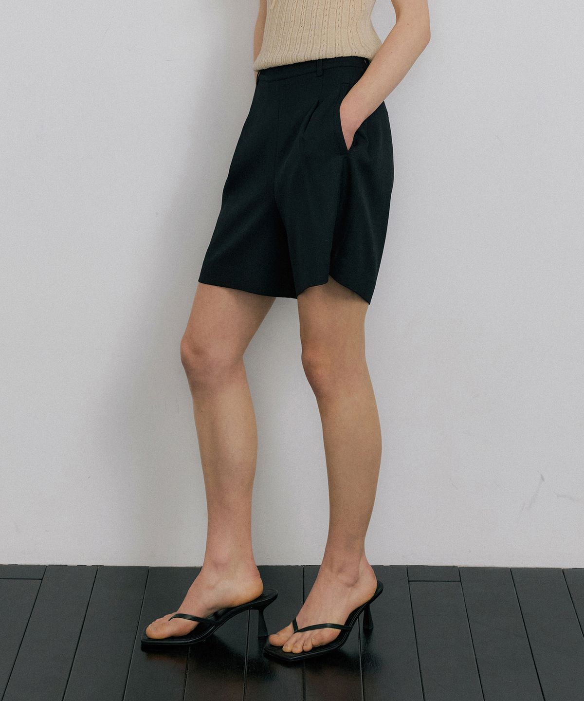 오떼뜨(OCTETTE) LUA ONE TUCK SHORTS_2COLOR