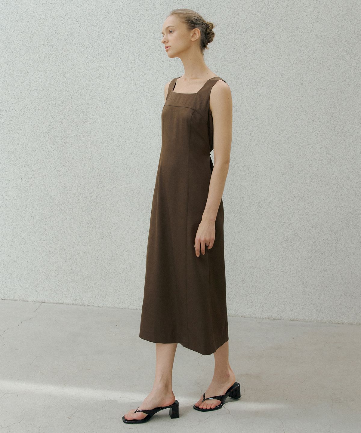 오떼뜨(OCTETTE) IRIS SATIN SQUARE NECK OPS_2COLOR