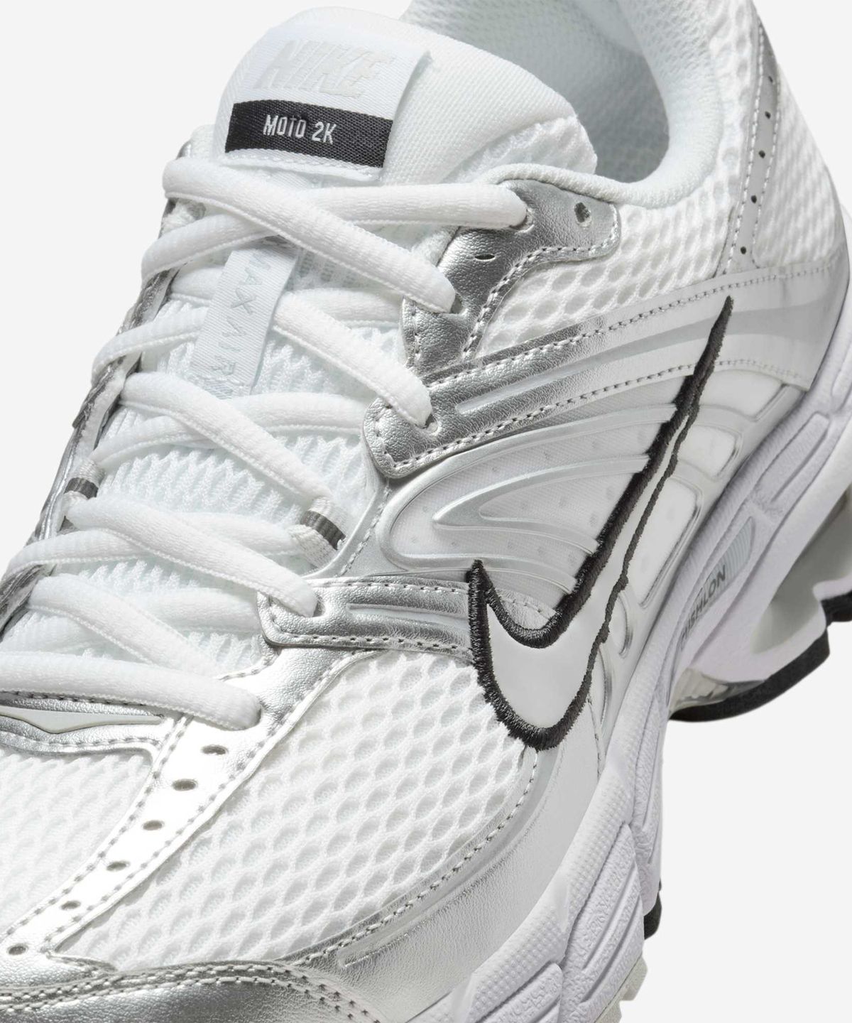 나이키(NIKE) 에어 맥스 모토 2K W - 화이트:메탈릭 실버:블랙:포톤 더스트 / HQ2056-103