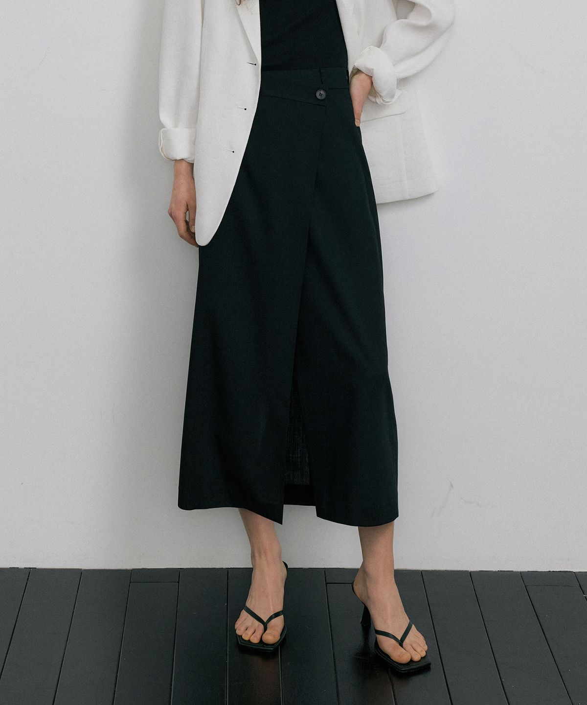 오떼뜨(OCTETTE) SUMMER-WOOL CLASSIC WRAP SKIRTS_BLACK