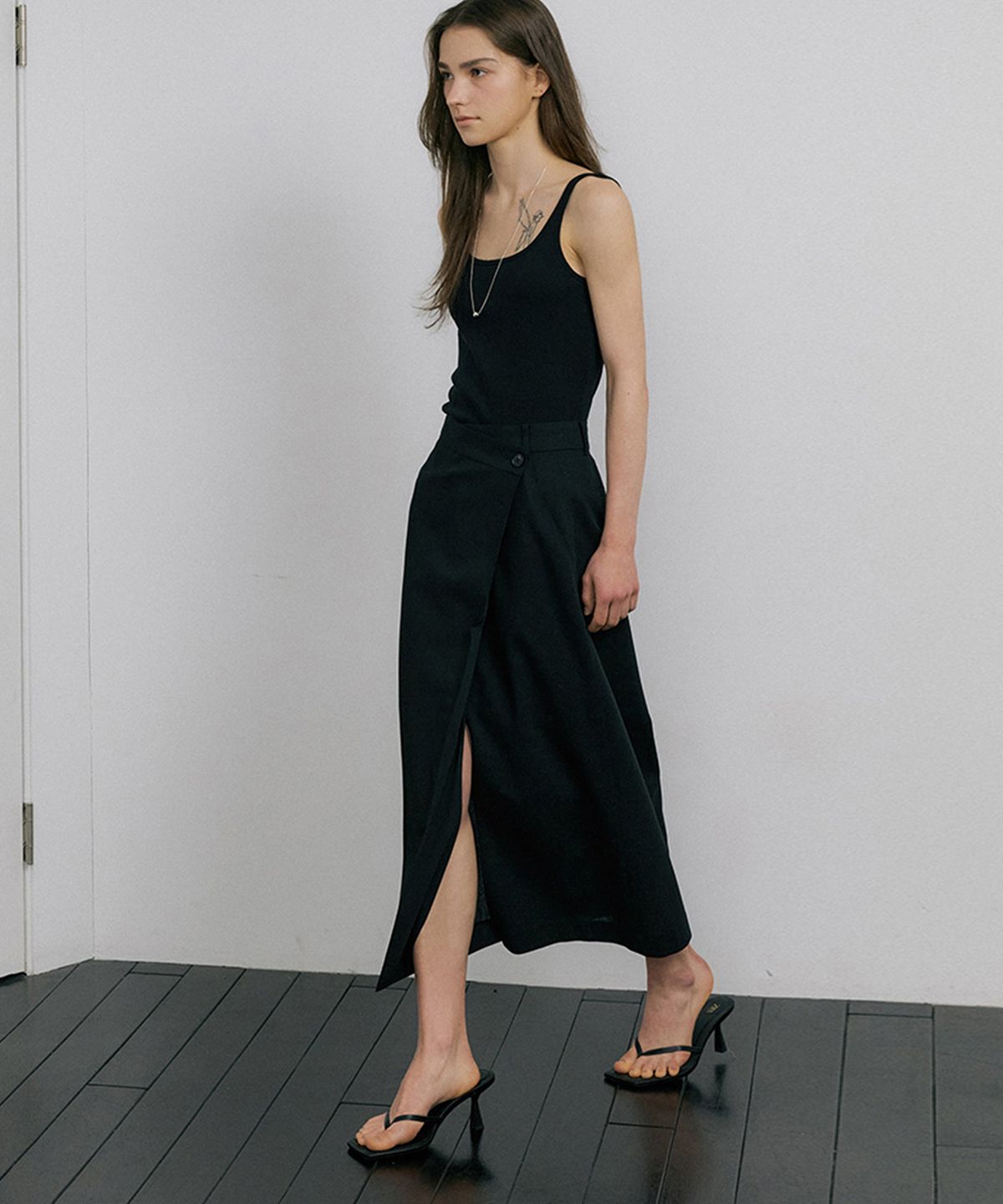 오떼뜨(OCTETTE) SUMMER-WOOL CLASSIC WRAP SKIRTS_BLACK