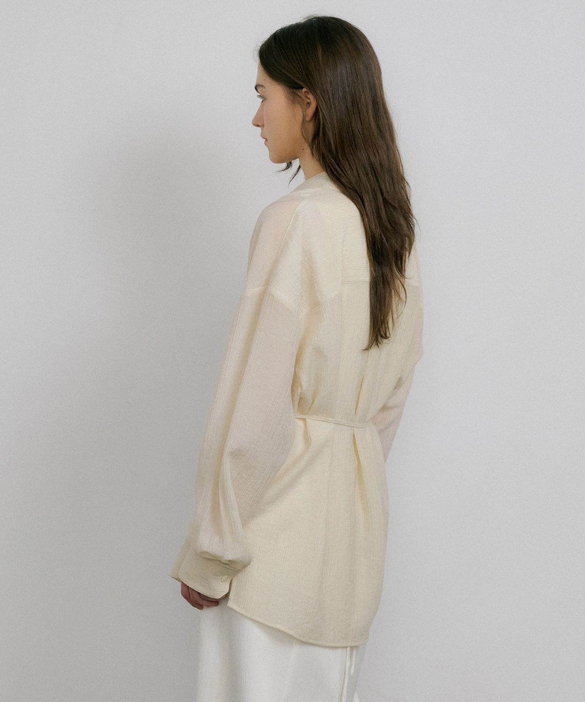 오떼뜨(OCTETTE) WATER PLEAT SHIMMER SHIRTS_2COLOR
