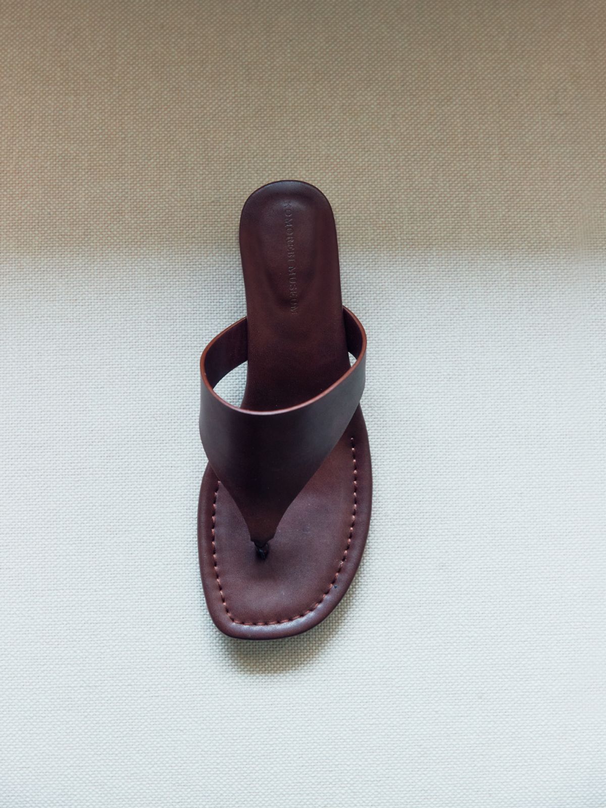 코모레비뮤지엄(KOMOREBI MUSEUM) 3Colors 카우레더 와이드 레더 샌들 1cm / 5cm I KM398