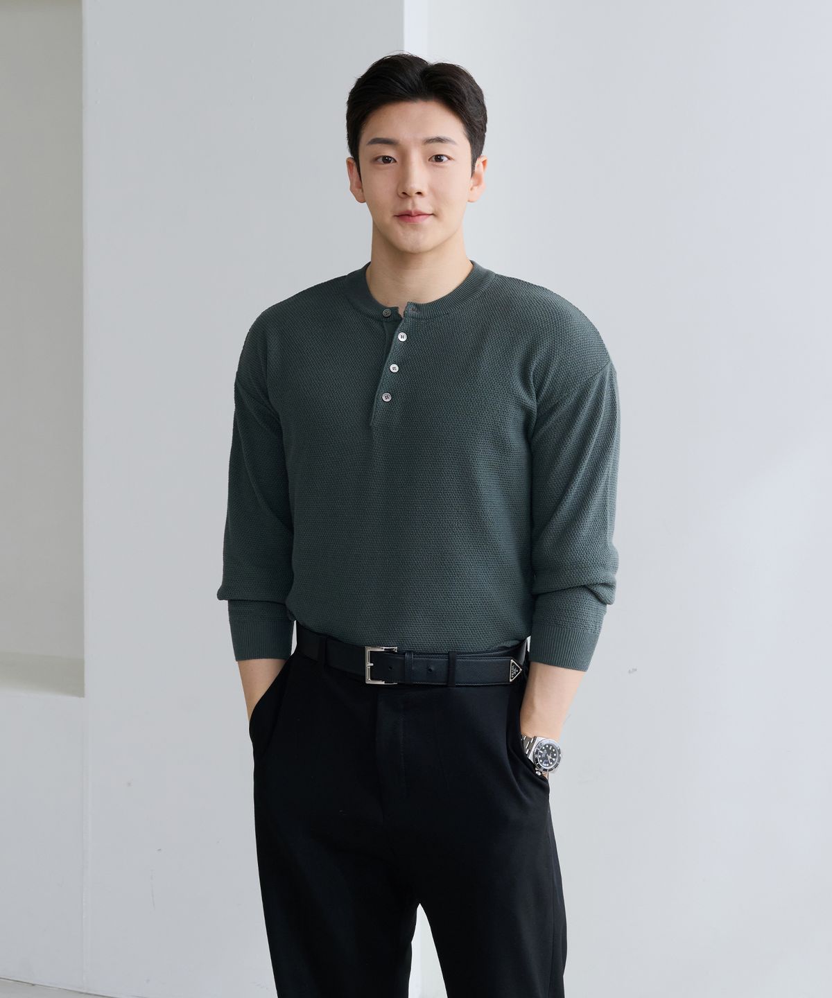 핵쿨남(HECKCOOLNAM) 어깨넓어보이는 남자 머슬핏 니트 긴팔 헨리넥 니트