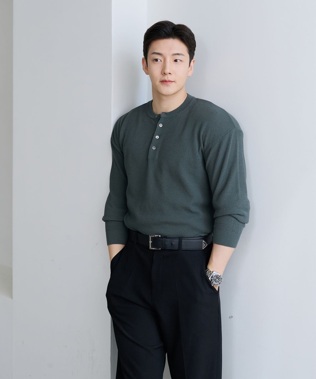 핵쿨남(HECKCOOLNAM) 어깨넓어보이는 남자 머슬핏 니트 긴팔 헨리넥 니트